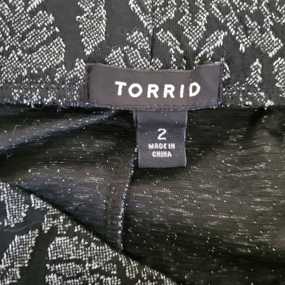 Torrid Metallic Design Knit Skater Mini Skirt size 2 - Picture 3 of 12